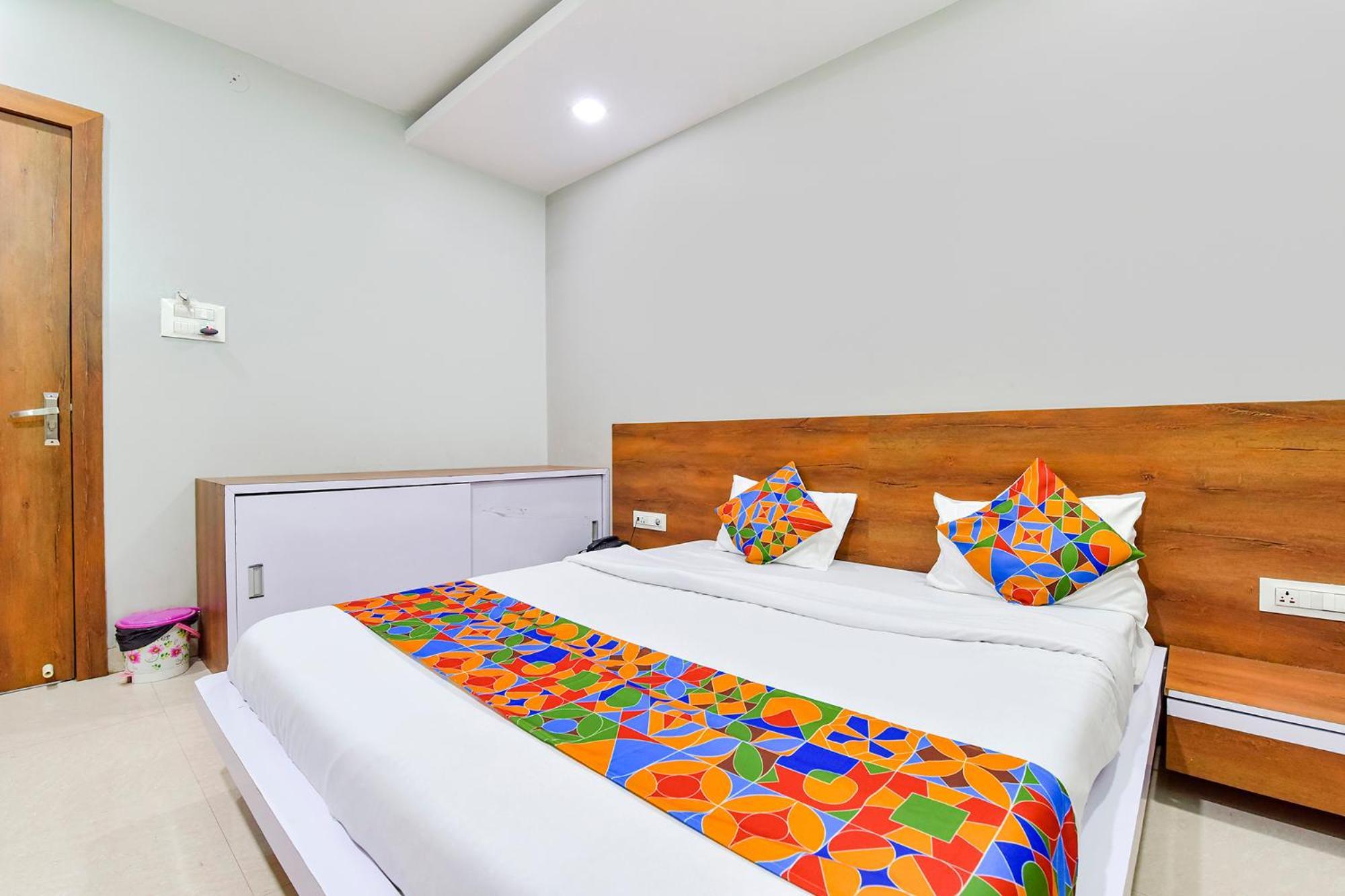 Fabhotel Raghumani Palace Ujjain Eksteriør billede